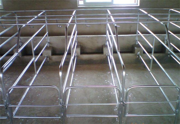 養(yǎng)豬設備 (3).jpg 養(yǎng)豬設備 (3).jpg